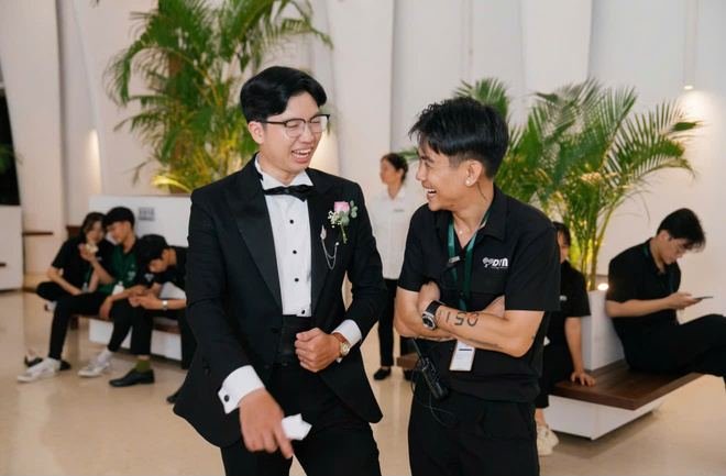 Đèn chùm pha lê trang trí sảnh cưới